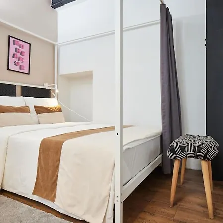 Stunning At Unbeatable Location Apartment *