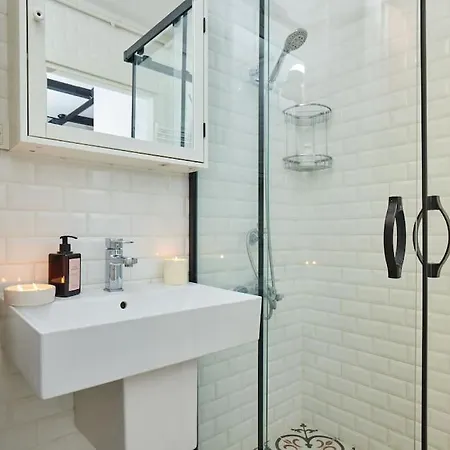 Apartment Stunning At Unbeatable Location *