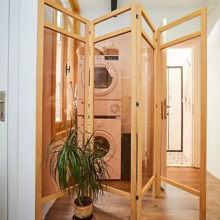 Stunning At Unbeatable Location Apartment *