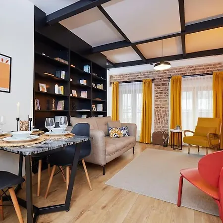Stunning At Unbeatable Location Istanbul