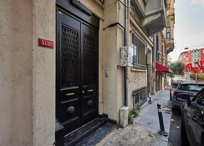 Stunning At Unbeatable Location *