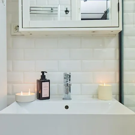 Stunning At Unbeatable Location *