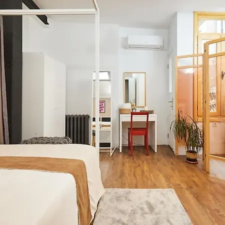 Stunning At Unbeatable Location *